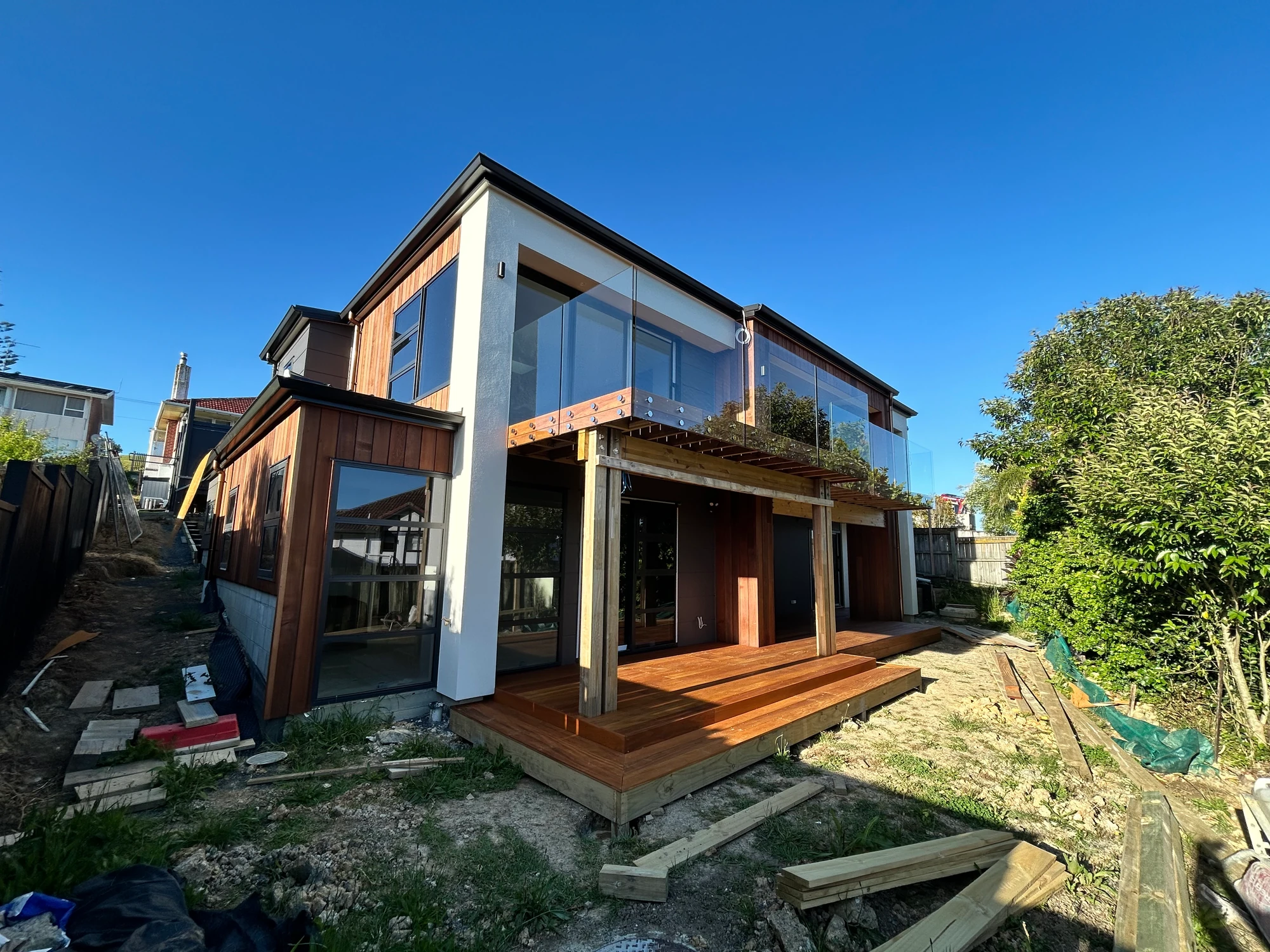 Elevated deck on an Auckland slope by LSM Construction