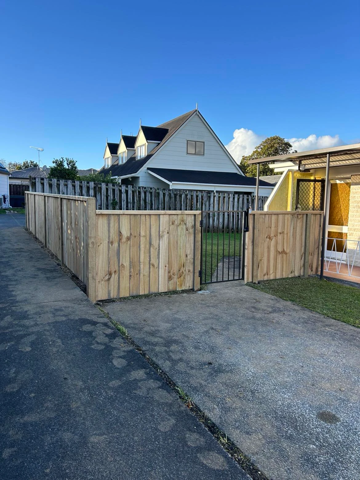 Boundary timber fence in Auckland by LSM Construction