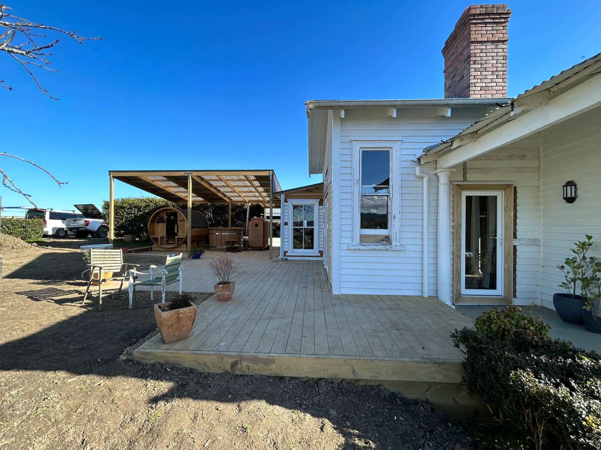 Roofed pergola in Auckland by LSM Construction